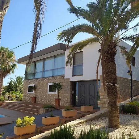 Villa Nuza, Con Piscina Y Barbacoa