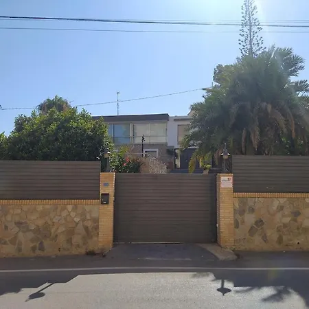 Nuza, Con Piscina Y Barbacoa