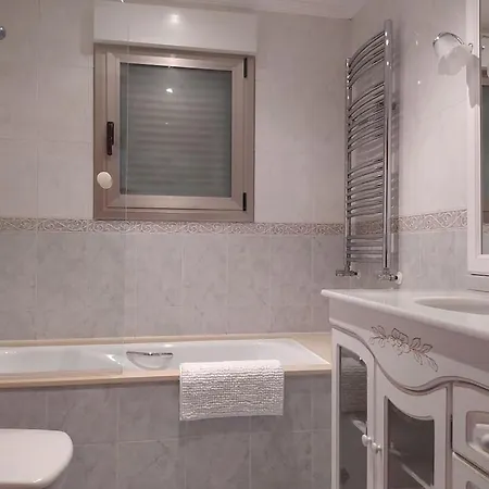 Villa Nuza, Con Piscina Y Barbacoa