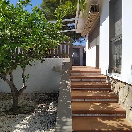 Nuza, Con Piscina Y Barbacoa Villa