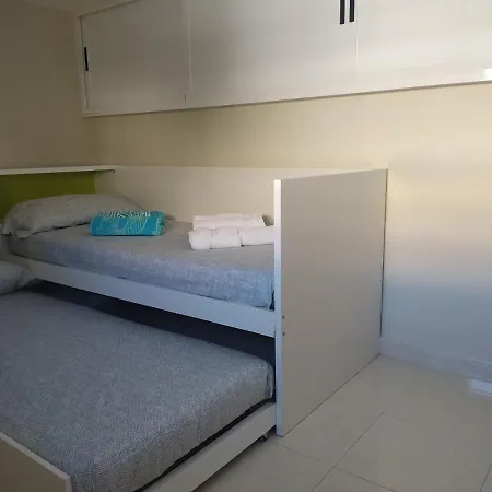 Nuza, Con Piscina Y Barbacoa Villa
